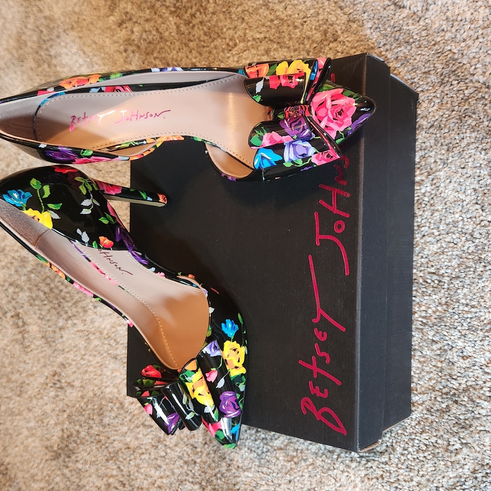 Betsey Johnson Women's Floral Heels - Picture 6 of 7